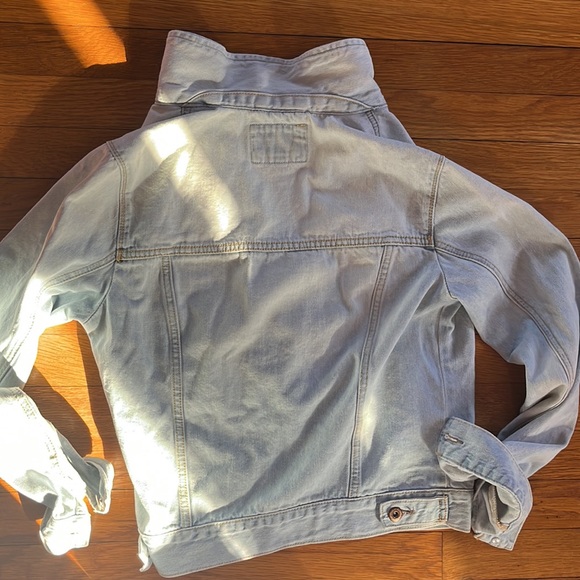 Forever 21 light blue jean jacket - Picture 3 of 3